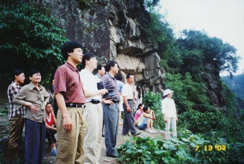 秭归县沙镇溪镇发生大面积山体滑坡