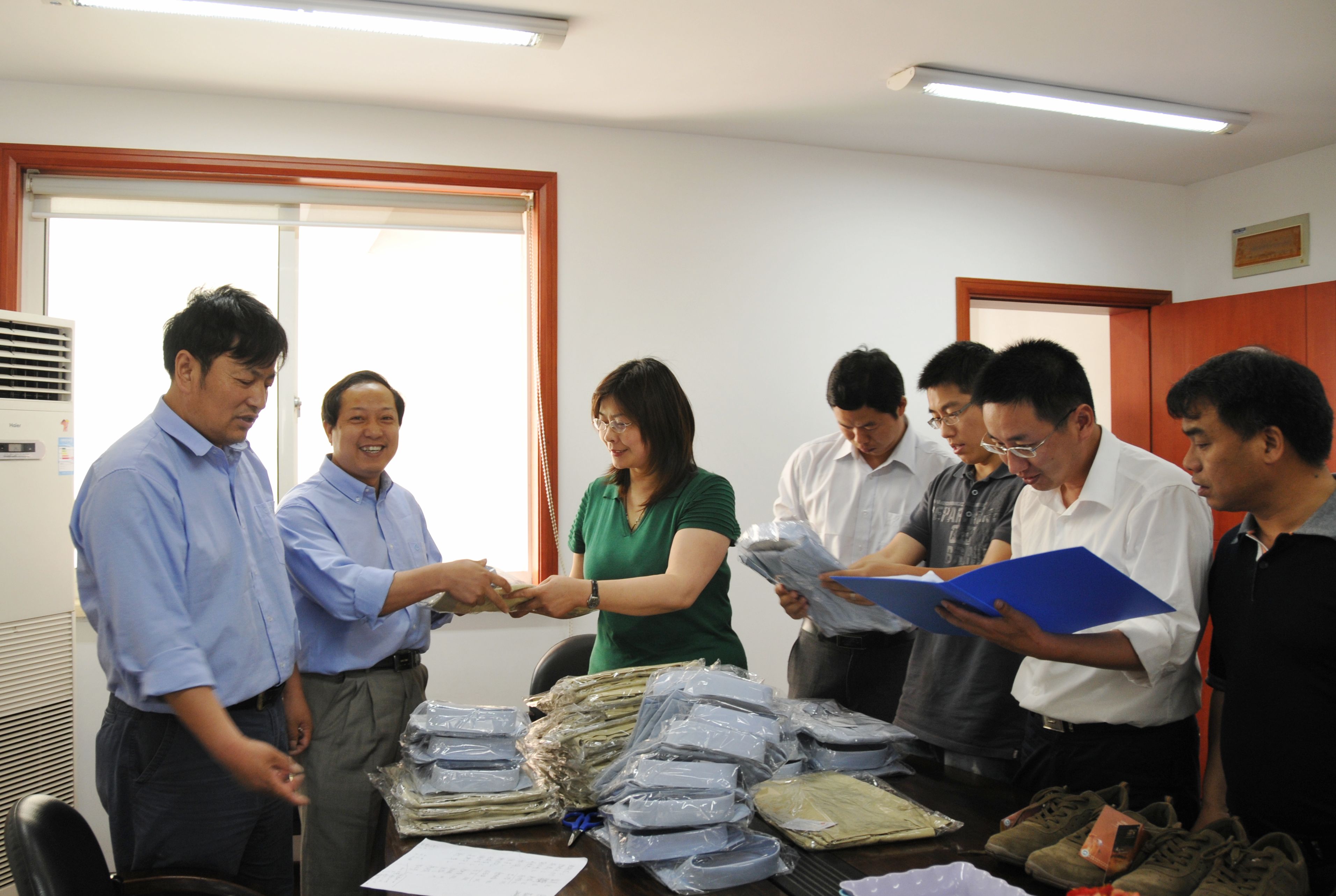 长江口局:及时发放劳保用品