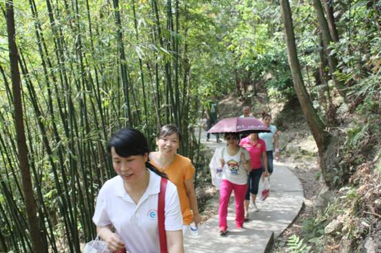 水文上游局组织职工开展登山活动