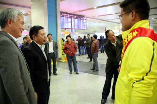 王俊宋志宏刘东生欢迎全国水文勘测大赛选手凯