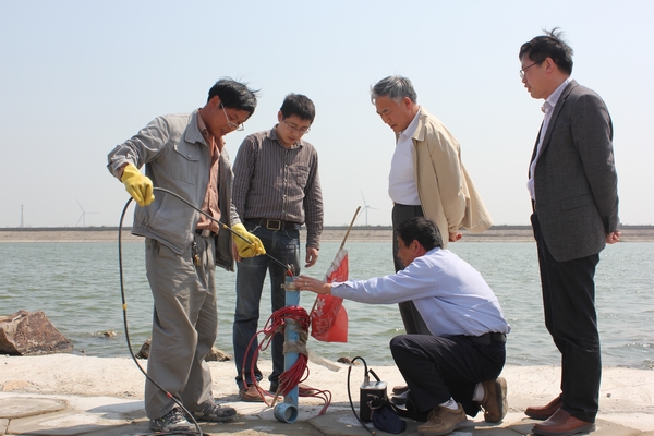 宋志宏到长江口局新村沙安全监测工地指导工作