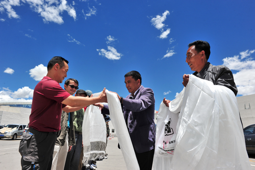 [西藏湖泊测量]哈达献给长江水文人