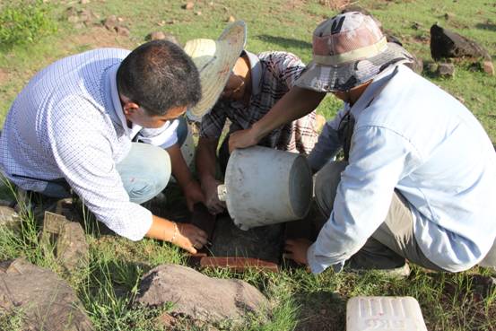 【乌东德水电站库区测量】勤劳的水泥匠