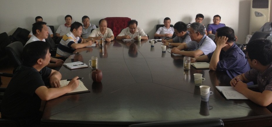 到技术中心听取群众路线教育实践活动的意见和