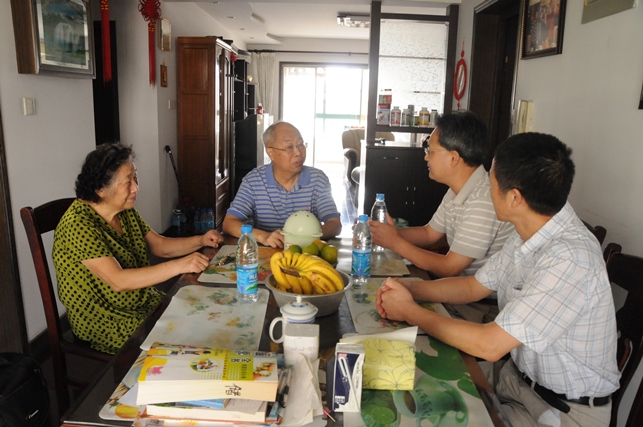 长江口局领导上门征求离退休职工意见和建议