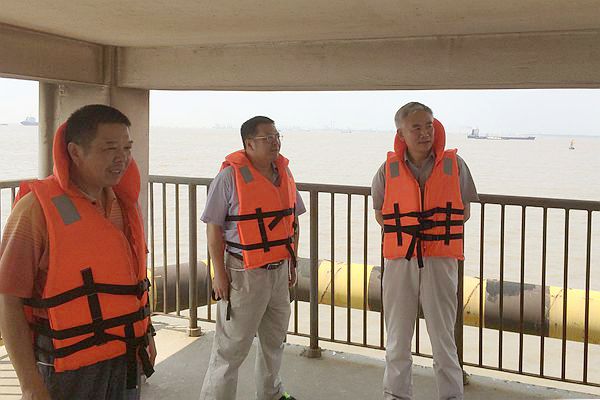 宋志宏检查徐六泾水文分局 看望长江口水文测