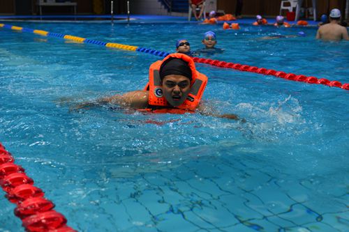 水文下游局工会组织开展职工游泳技能测评、比