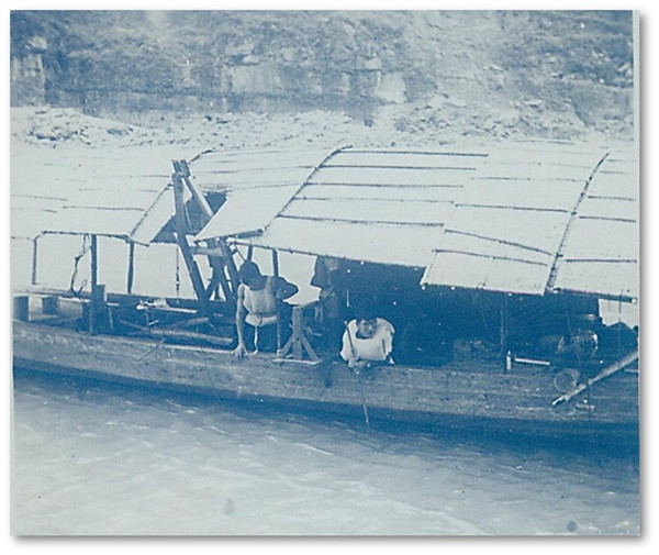 北碚水文站施测断面水深（1958年拍摄）_副本.jpg